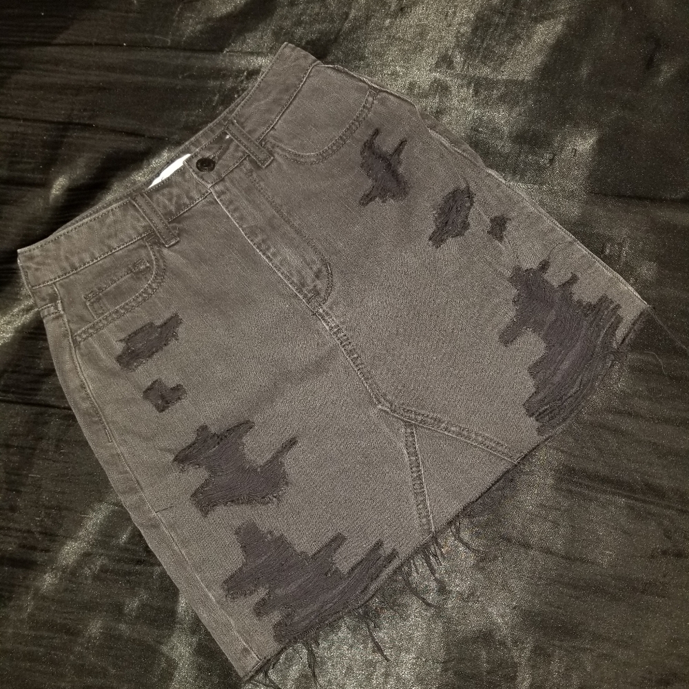 Hollister High Rise Distressed Jean Skirt, Size 1, Waist 25, Black Wash Frayed - Picture 7 of 7